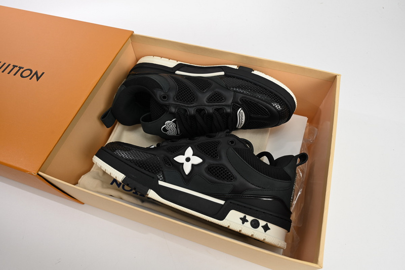 Louis Vuitton Leather lace up Fashionable Board Shoes Black