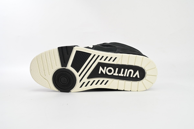 Louis Vuitton Leather lace up Fashionable Board Shoes Black