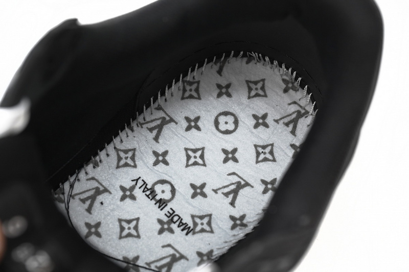 Louis Vuitton Trainer All Black Embossing