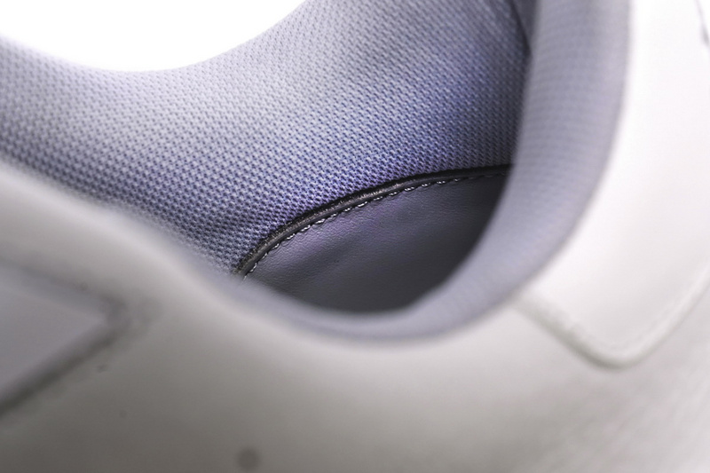 Louis Vuitton Trainer White Litchi Pattern