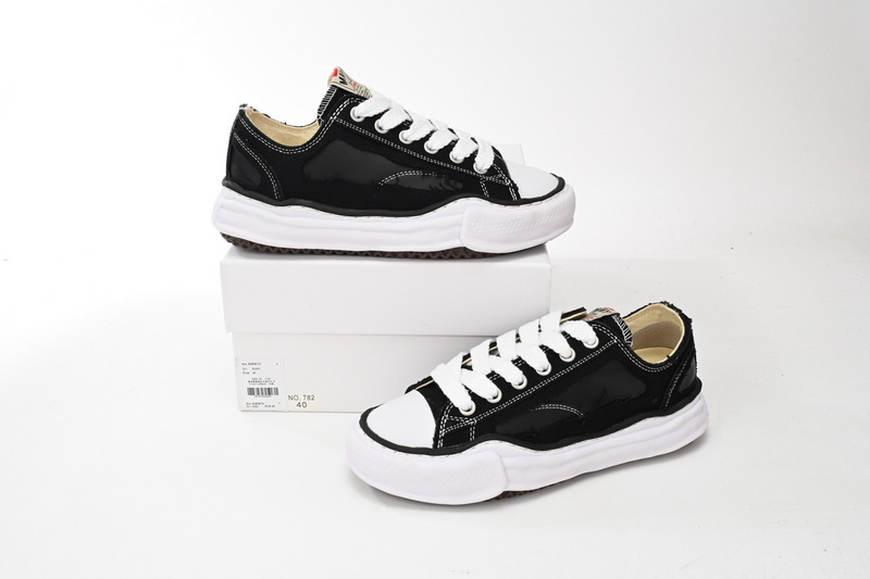 MIHARA YASUHIRO White And White And Black Cloth