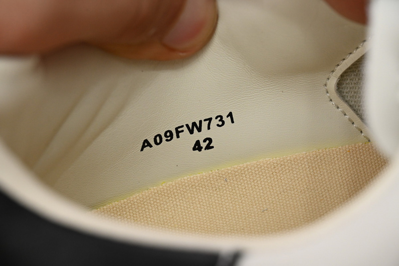 MIHARA YASUHIRO White And White Yellow Black Tail