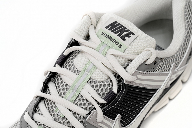 Nike Air Zoom Vomero 5 Ash