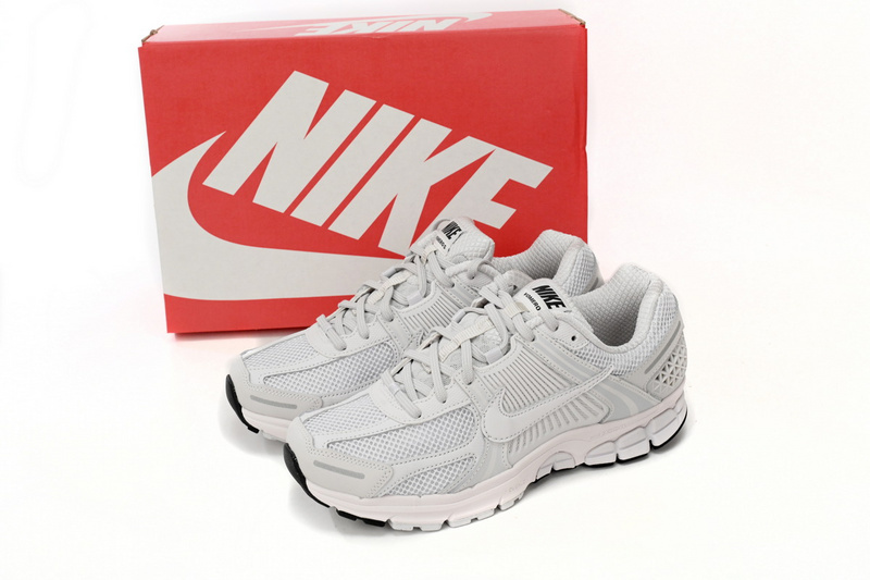 Nike Air Zoom Vomero 5 Grey