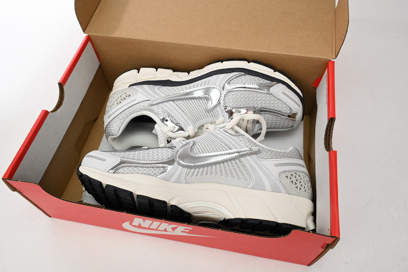 Nike Air Zoom Vomero 5 Silver