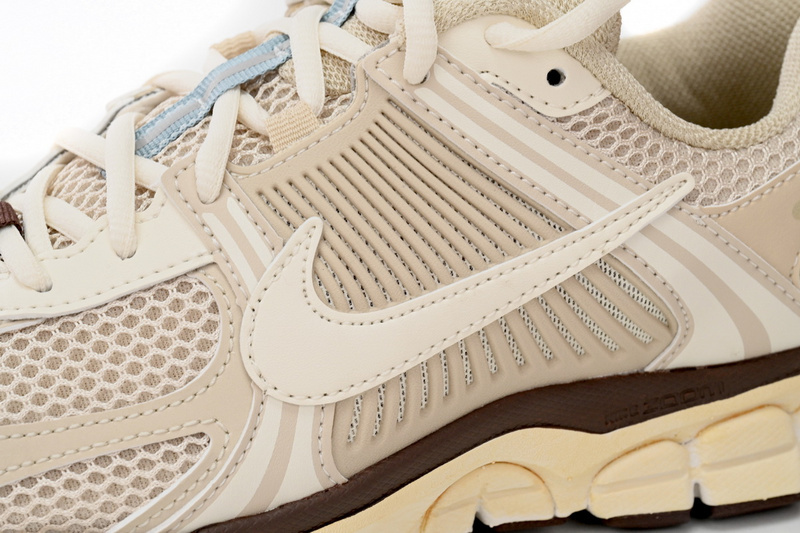 Nike Air Zoom Vomero 5 Beige