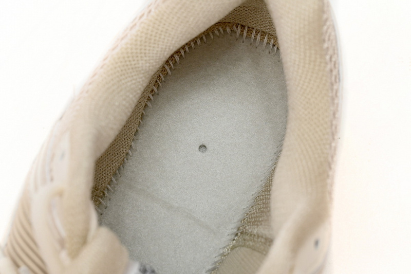 Nike Air Zoom Vomero 5 Beige