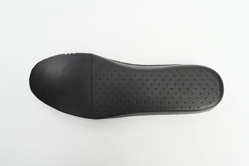 OFF-WHITE Out Of Black Skin And White Tail