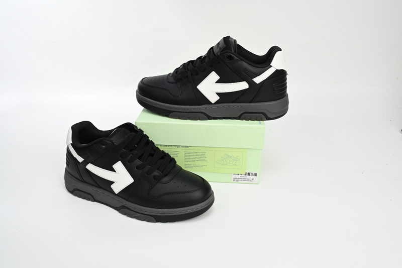 OFF-WHITE Out Of Black Skin And White Tail