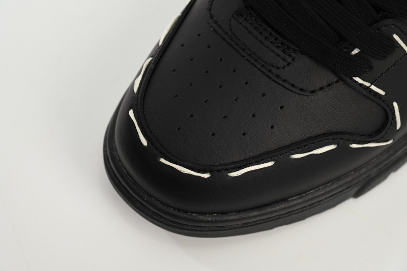 OFF-WHITE Out Of Black White Line