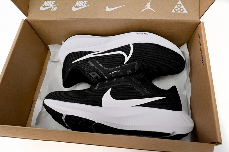 Nike Air Zoom Pegasus 40 Black And White