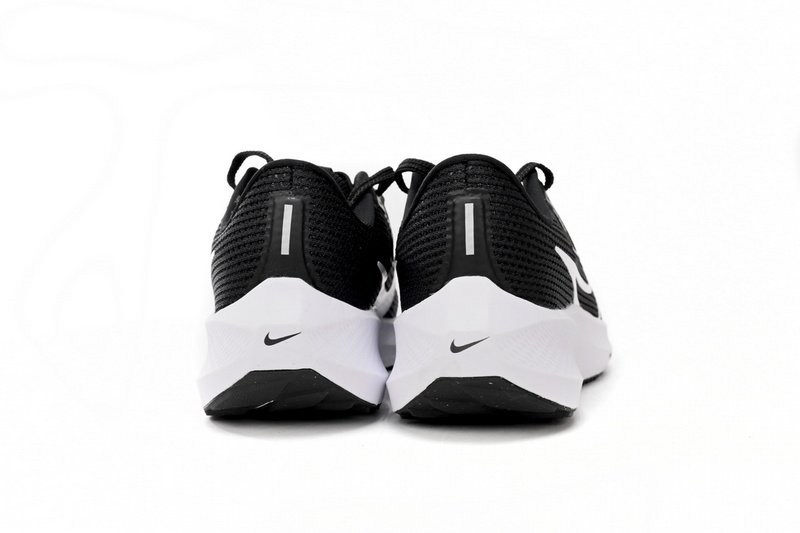 Nike Air Zoom Pegasus 40 Black And White