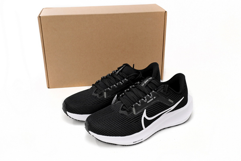 Nike Air Zoom Pegasus 40 Black And White