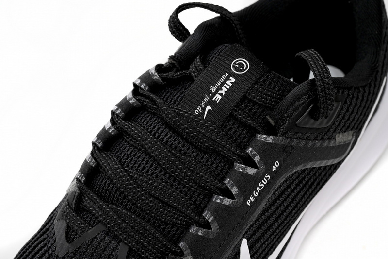 Nike Air Zoom Pegasus 40 Black And White