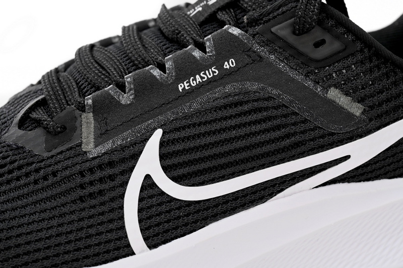 Nike Air Zoom Pegasus 40 Black And White