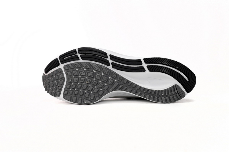 Nike AIR ZOOM PEGASUS 38 Grey Black Gold