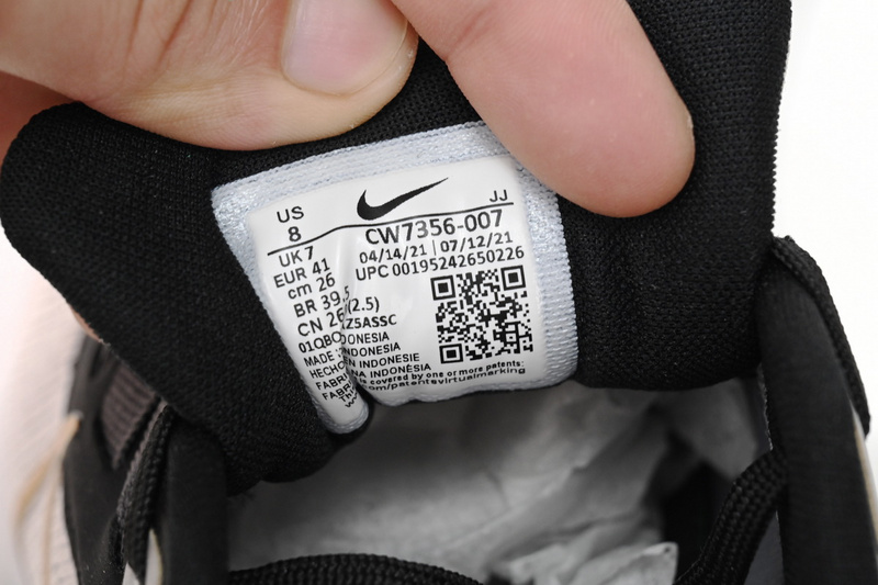 Nike AIR ZOOM PEGASUS 38 Grey Black Gold