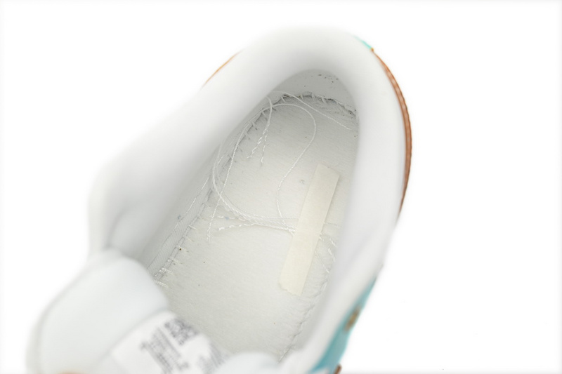 XH Nike Wmns Air Jordan 1 Low SE “Emerald Rise”