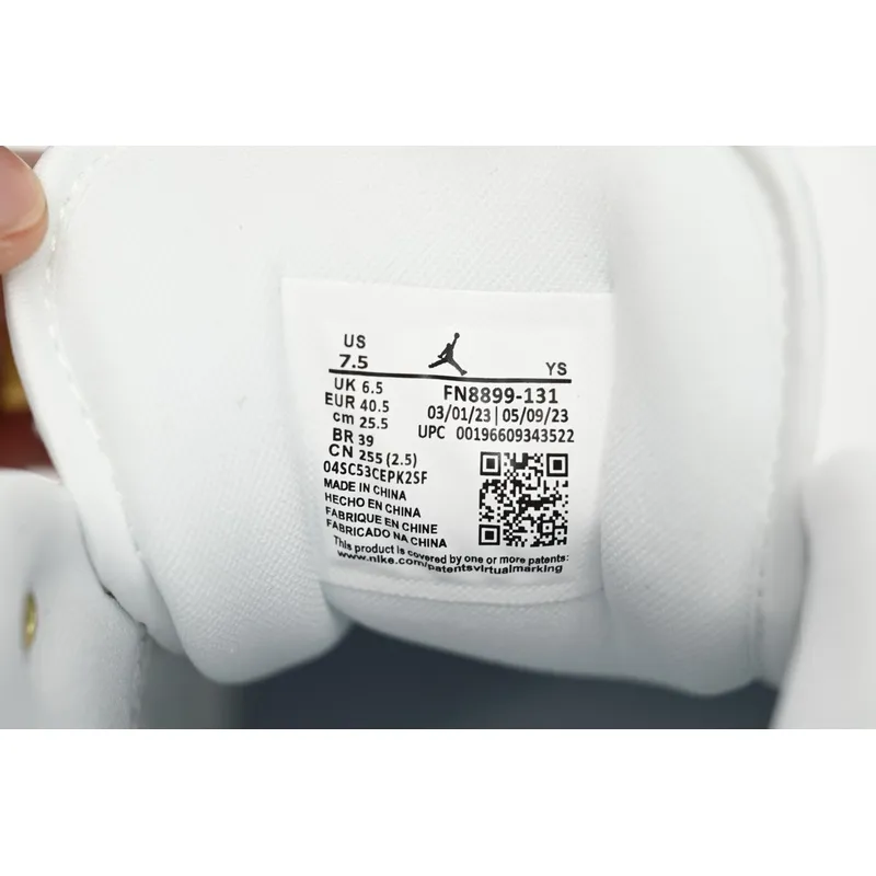 XH Nike Wmns Air Jordan 1 Low SE “Emerald Rise”
