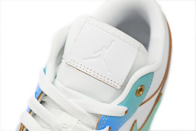 XH Nike Wmns Air Jordan 1 Low SE “Emerald Rise”