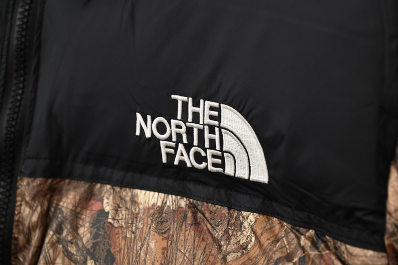 TheNorthFace Splicing White And Maple Leaf