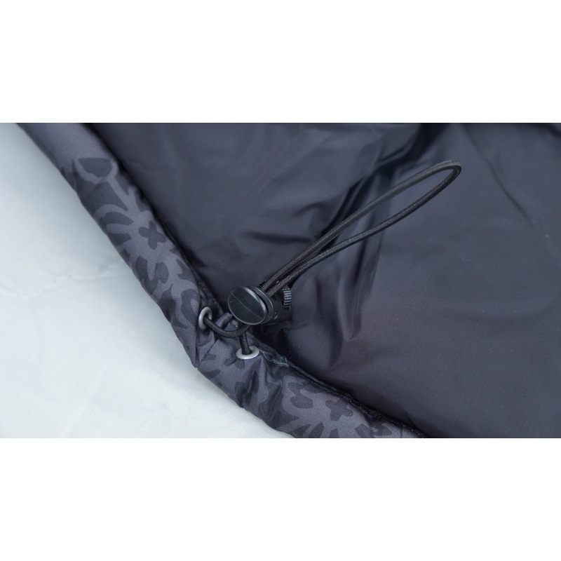 TheNorthFace Splicing White And Black Paper Cuttings