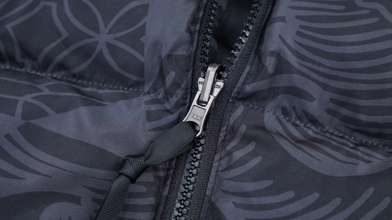 TheNorthFace Splicing White And Black Paper Cuttings