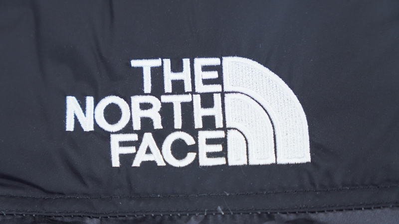 TheNorthFace Splicing White And Black Paper Cuttings