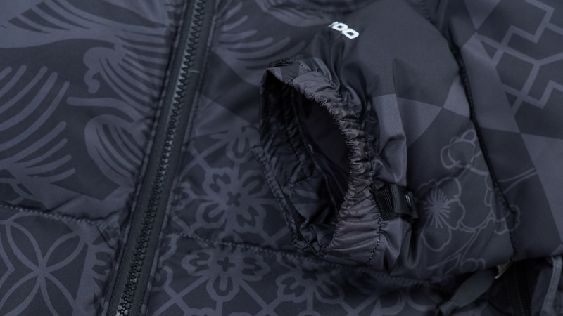 TheNorthFace Splicing White And Black Paper Cuttings