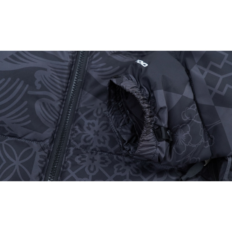 TheNorthFace Splicing White And Black Paper Cuttings