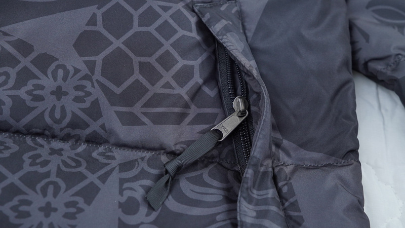 TheNorthFace Splicing White And Black Paper Cuttings