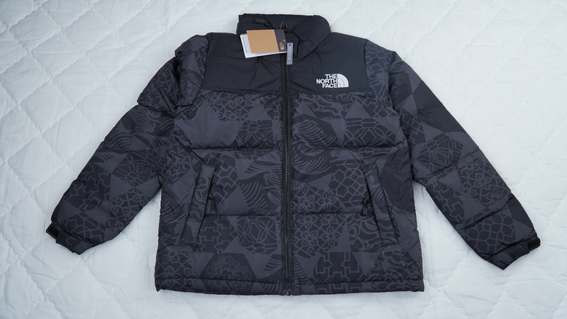 TheNorthFace Splicing White And Black Paper Cuttings