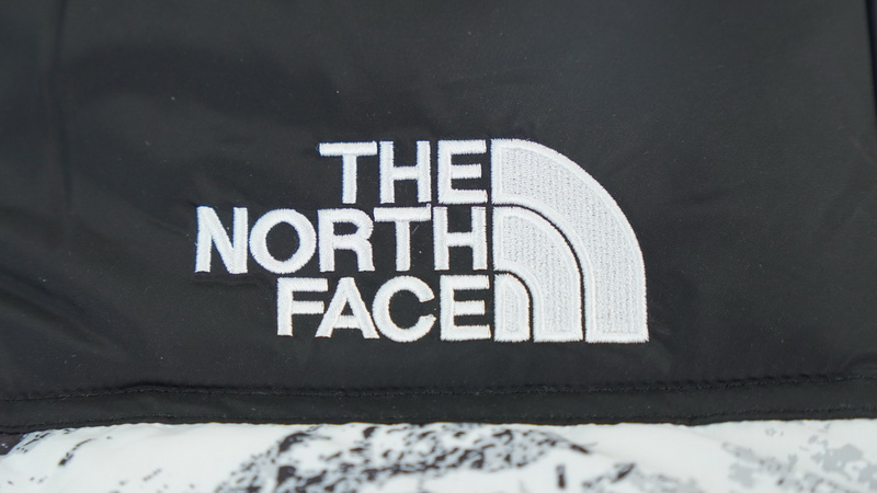 TheNorthFace Splicing White And Snow Mountain