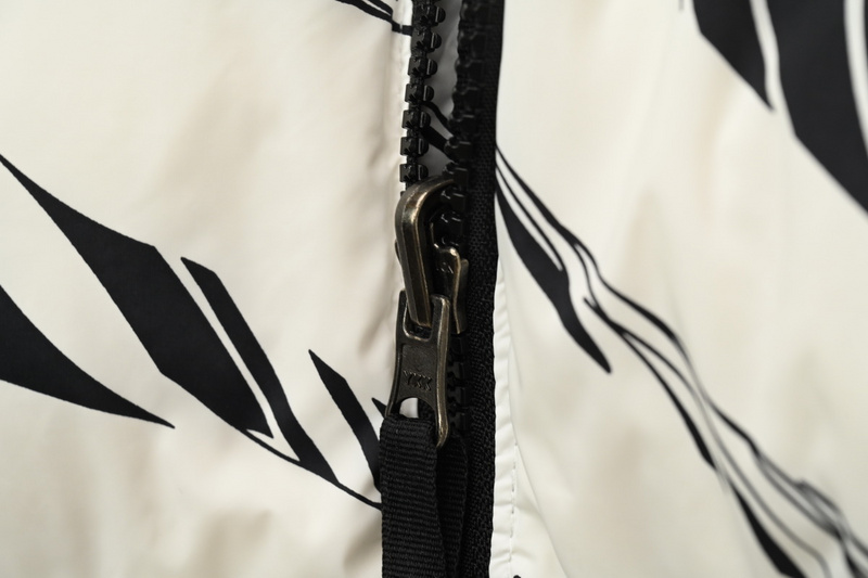 TheNorthFace Splicing White And White Zebra