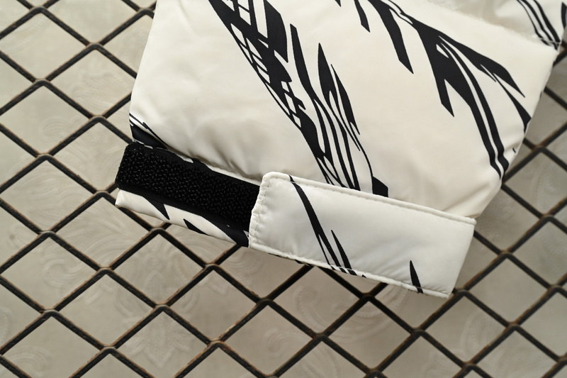 TheNorthFace Splicing White And White Zebra