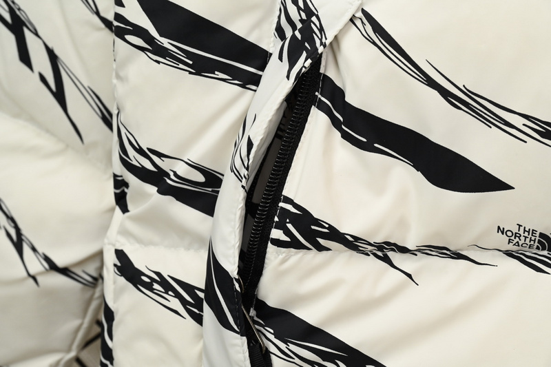 TheNorthFace Splicing White And White Zebra