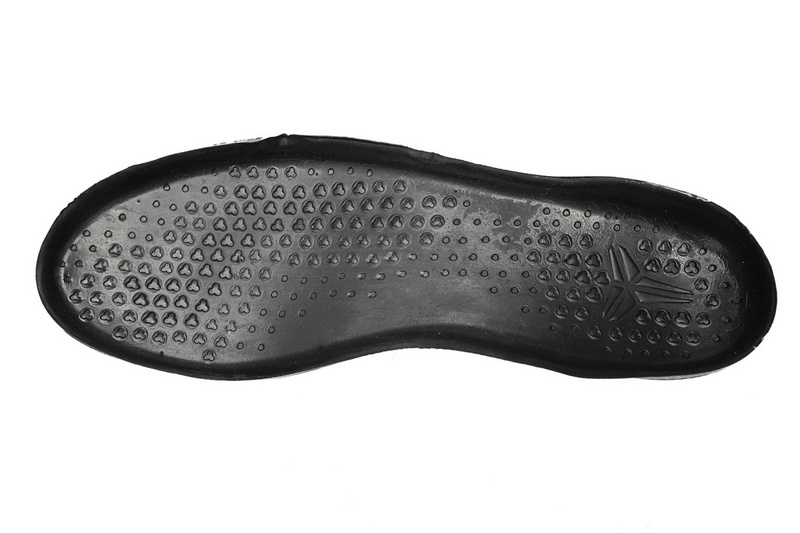 Nike Kobe 11 EM Low lnvisibility Cloak