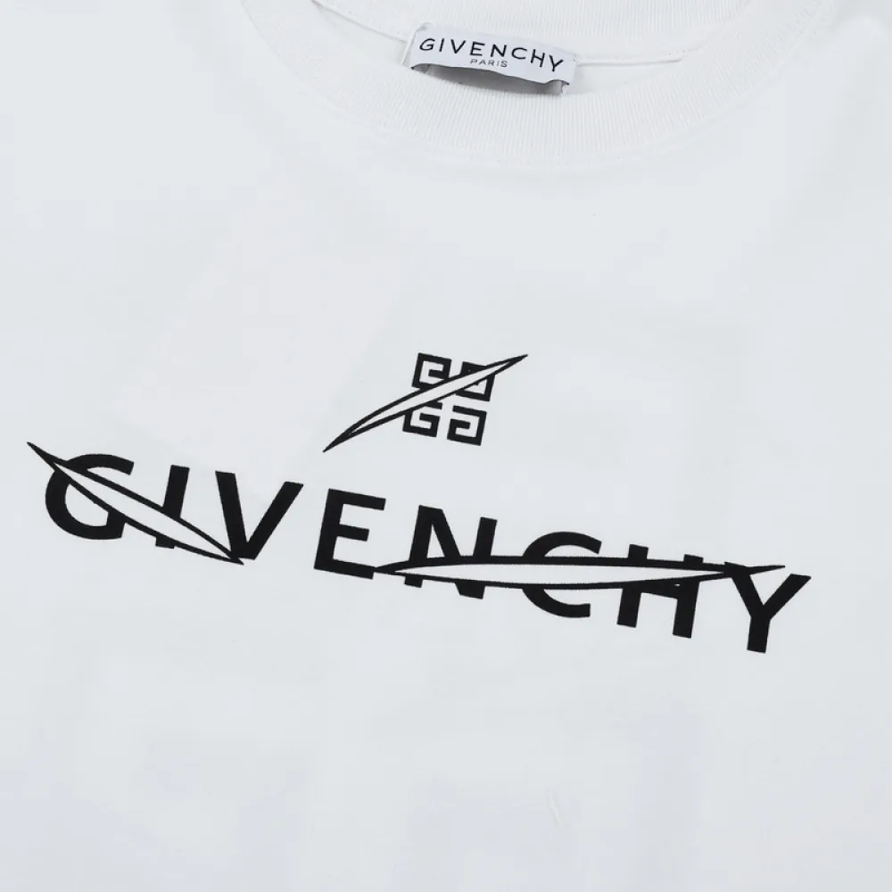 Givenchy T-Shirt Simple
