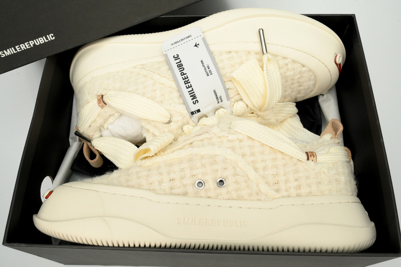 Smilerepublic White Canvas