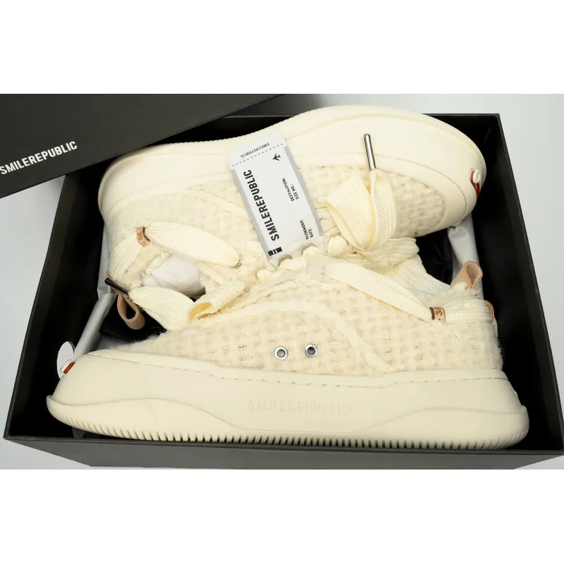 Smilerepublic White Canvas