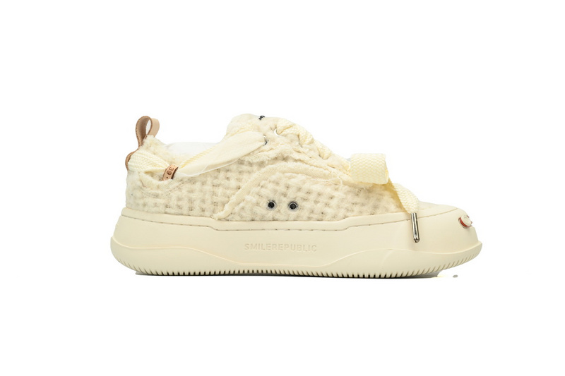 Smilerepublic White Canvas