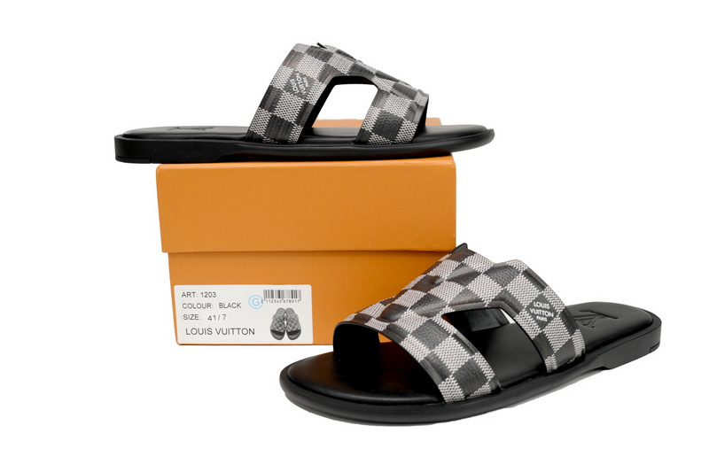 LOUIS VUITTON Oasis Black And White Checkerboard
