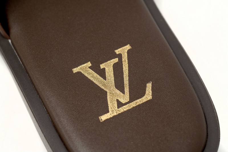 LOUIS VUITTON Oasis Classic Grid