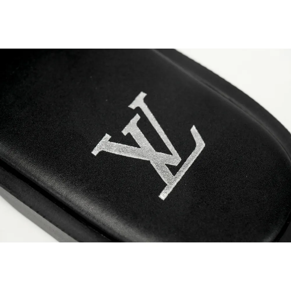 LOUIS VUITTON Oasis Black Leather Surface