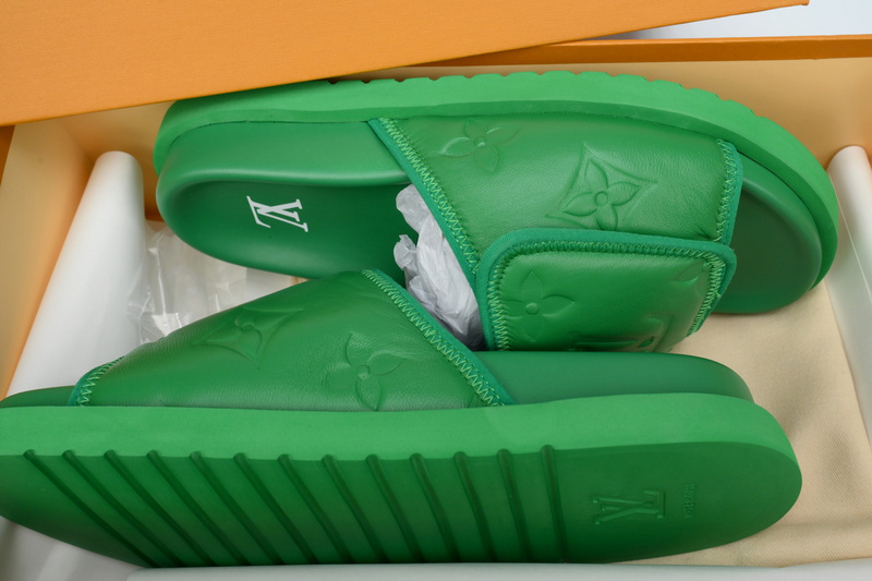 LOUIS VUITTON Miami Green Leather Surface