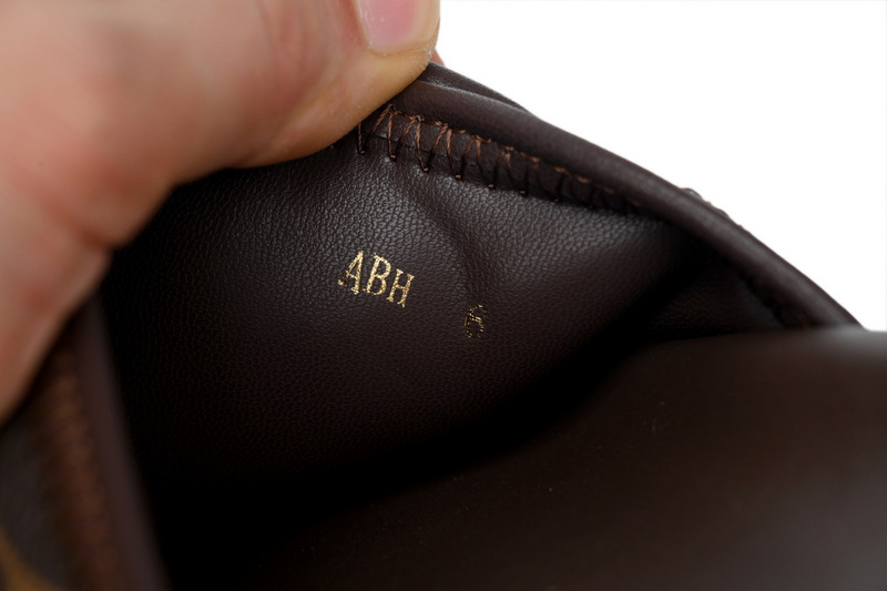 LOUIS VUITTON Miami Brown