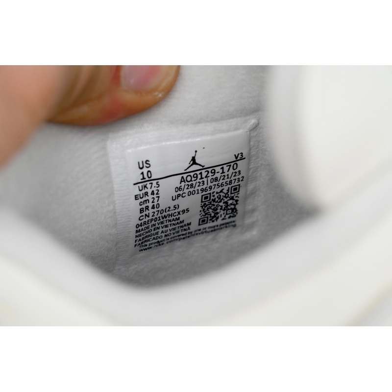 Q4 Batch Nike Air Jordan 4 WMNS "Sail"
