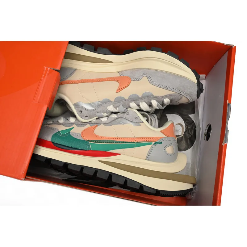 Sacai x Nike VaporWaffle 3.0 Beige orange color