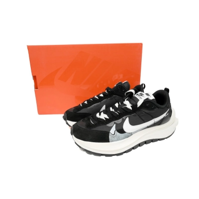 Sacai x Nike VaporWaffle Sesame and Black And White 02