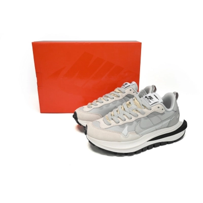 Sacai x VaporWaffle 3.0 Pale 02